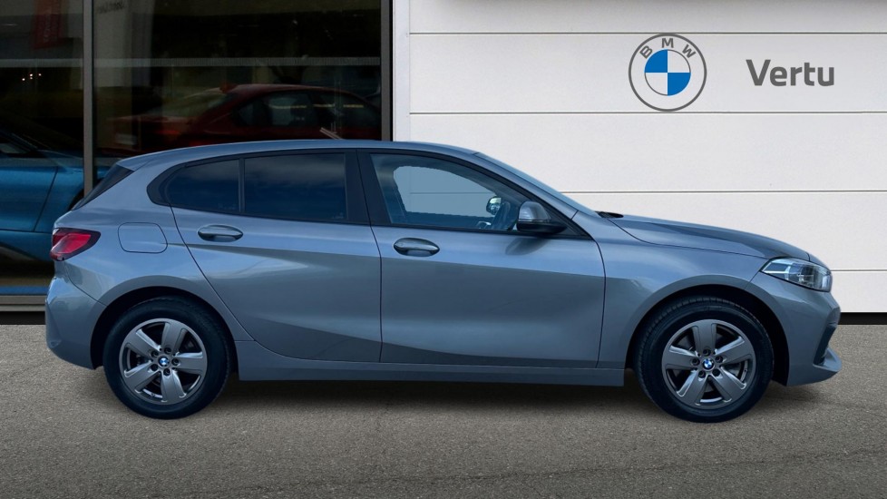 BMW 1 Series 118i [136] SE 5dr [Live Cockpit Professional] Petrol Hatchback - Image 3