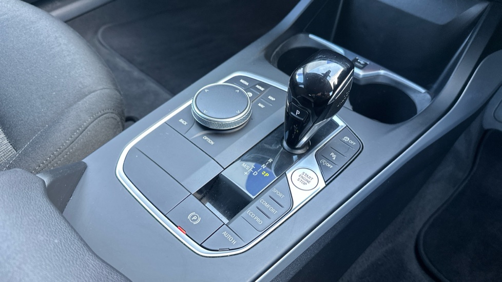 BMW 1 Series 118i [136] SE 5dr [Live Cockpit Professional] Petrol Hatchback - Image 10
