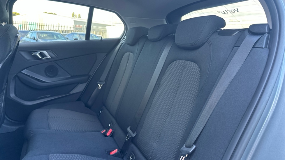 BMW 1 Series 118i [136] SE 5dr [Live Cockpit Professional] Petrol Hatchback - Image 12
