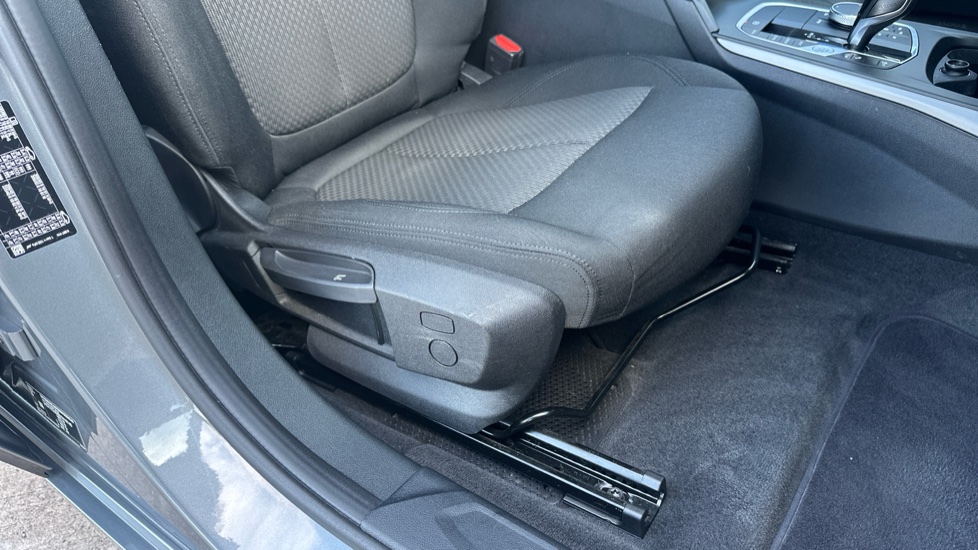 BMW 1 Series 118i [136] SE 5dr [Live Cockpit Professional] Petrol Hatchback - Image 31