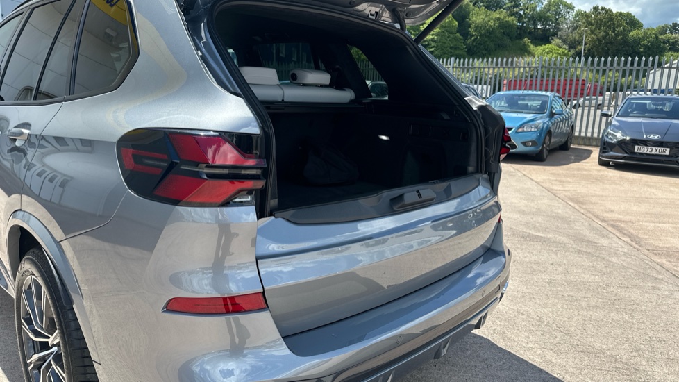 BMW X5 xDrive50e M Sport 5dr Auto Estate - Image 26
