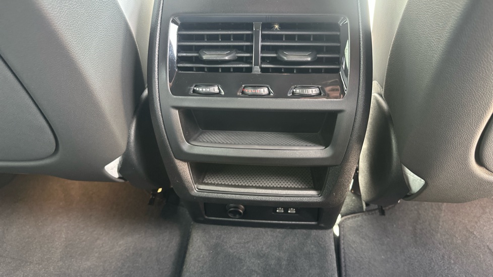 BMW X5 xDrive50e M Sport 5dr Auto Estate - Image 33