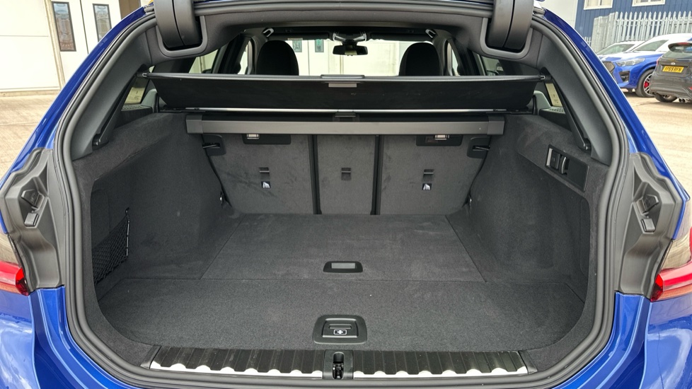 BMW 3 Series 320i M Sport 5dr Step Auto [Pro Pack] Petrol Estate - Image 13