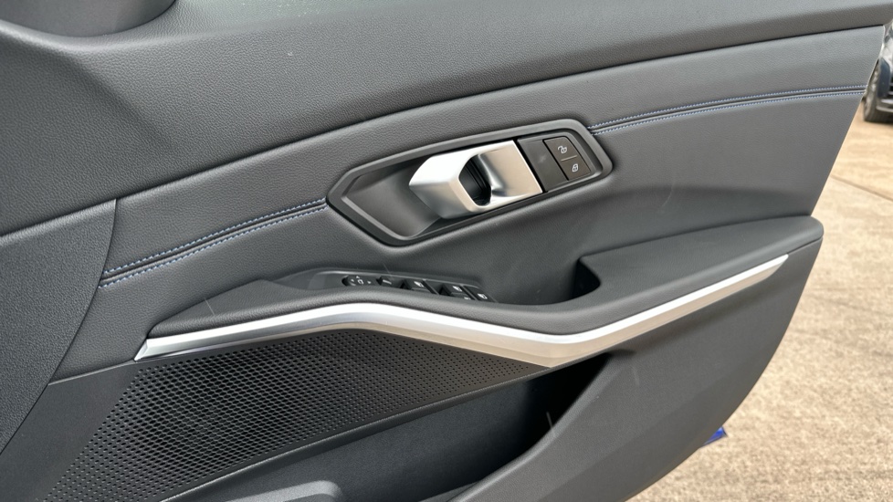 BMW 3 Series 320i M Sport 5dr Step Auto [Pro Pack] Petrol Estate - Image 20