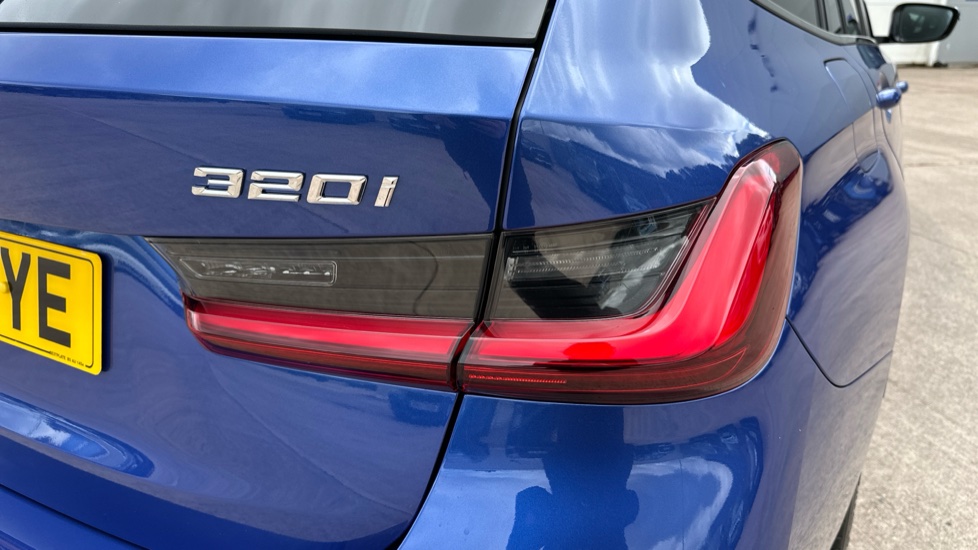 BMW 3 Series 320i M Sport 5dr Step Auto [Pro Pack] Petrol Estate - Image 22