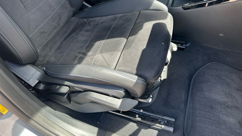 BMW iX2 150kW eDrive20 M Sport 65kWh 5dr Auto [Tech/Pro] Electric Hatchback - Image 31