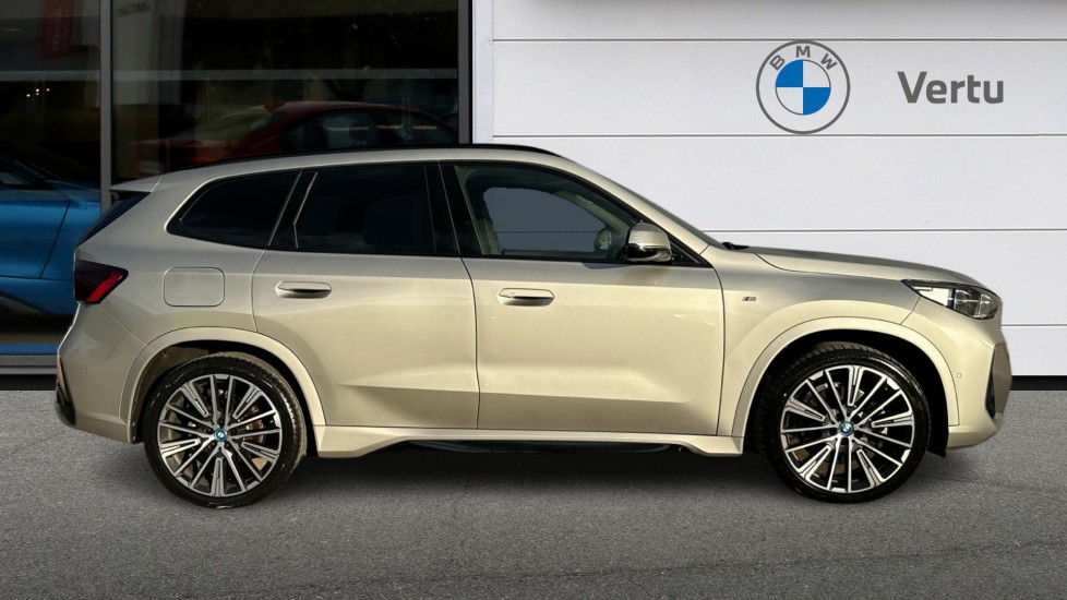 BMW iX1 230kW xDrive30 M Sport 65kWh 5dr Auto Electric Estate - Image 3
