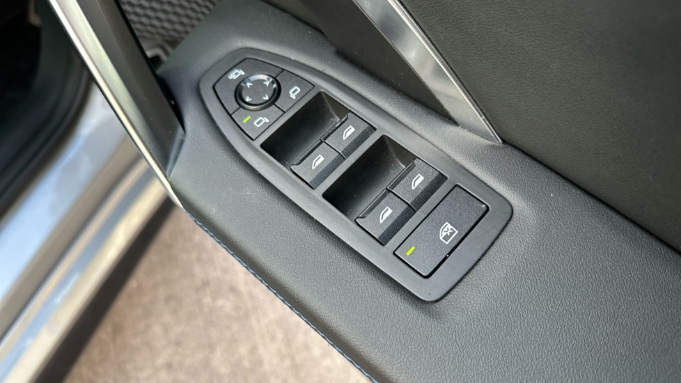 BMW iX1 230kW xDrive30 M Sport 65kWh 5dr Auto Electric Estate - Image 31