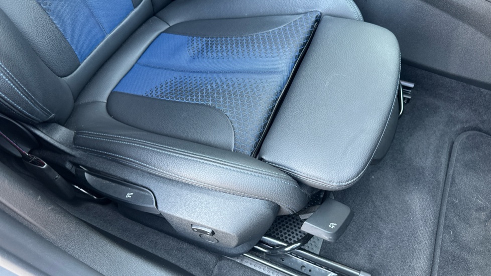 BMW 2 Series 220i M Sport 4dr Step Auto Petrol Saloon - Image 31