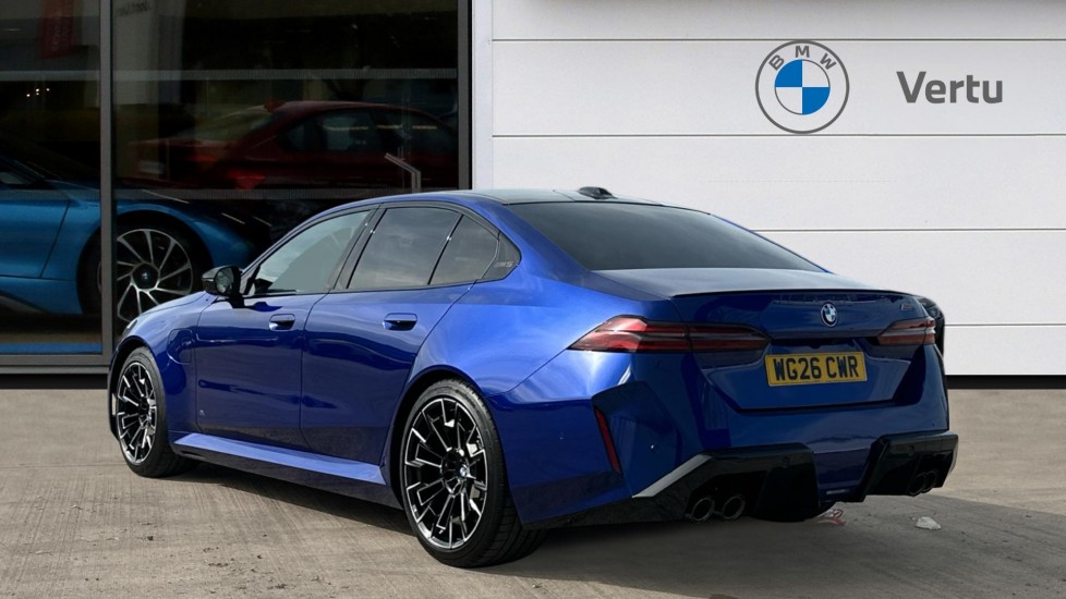 BMW M5 4dr DCT Saloon - Image 2
