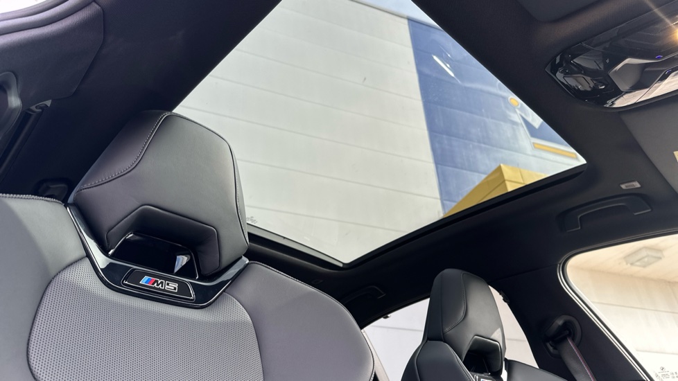 BMW M5 4dr DCT Saloon - Image 28