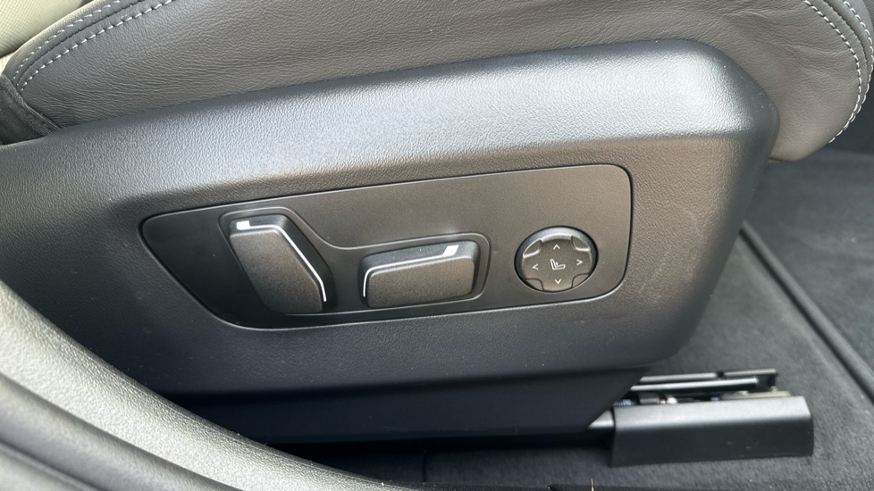 BMW M5 4dr DCT Saloon - Image 38