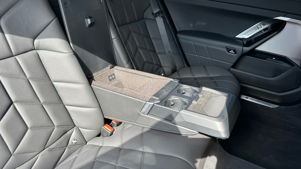 BMW 7 Series 750e xDrive M Sport 4dr Auto [Executive Pack] Saloon - Image 32
