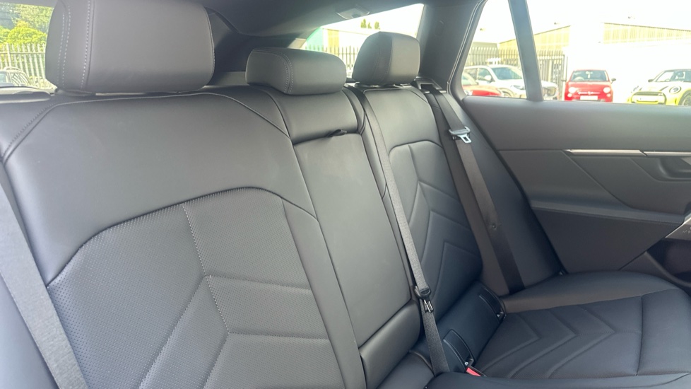 BMW 5 Series 530e M Sport 5dr Auto Estate - Image 12