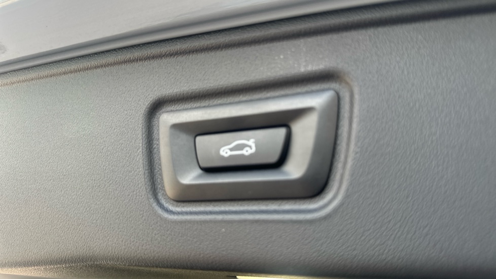 BMW 5 Series 530e M Sport 5dr Auto Estate - Image 27
