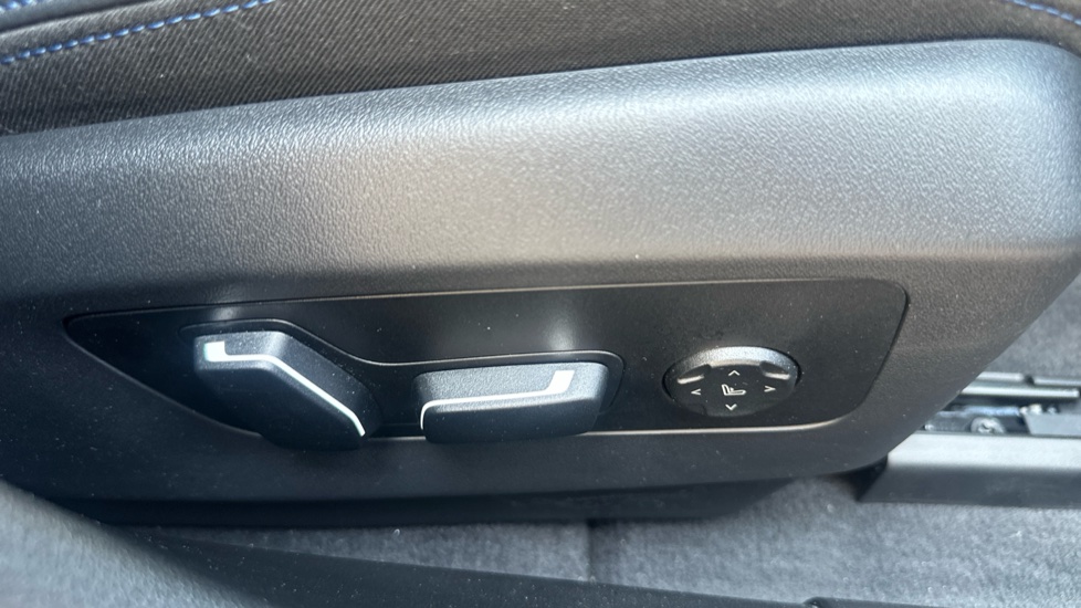 BMW 5 Series 530e M Sport 5dr Auto Estate - Image 33