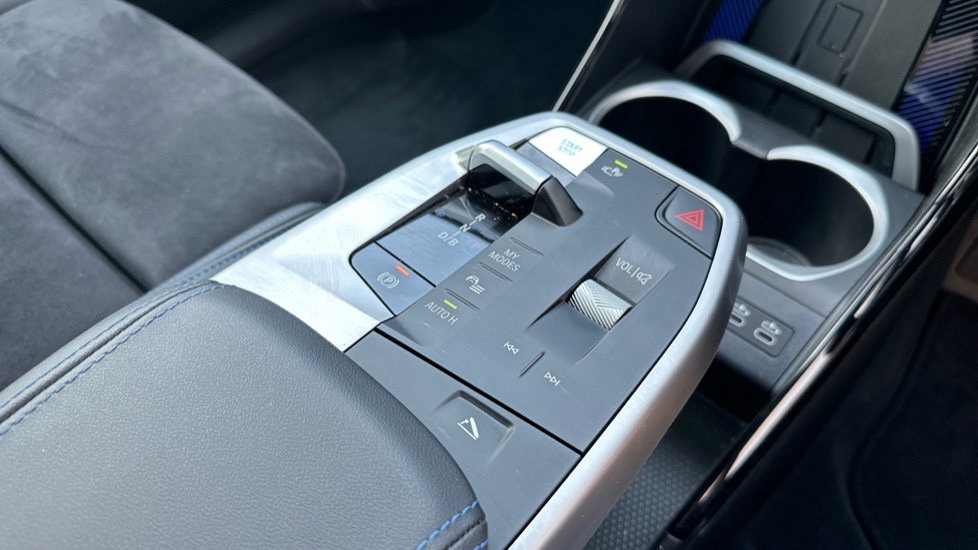 BMW iX1 230kW xDr30 MSport 65kWh 5dr Auto [Tech+/Pro/22kW] Electric Estate - Image 10