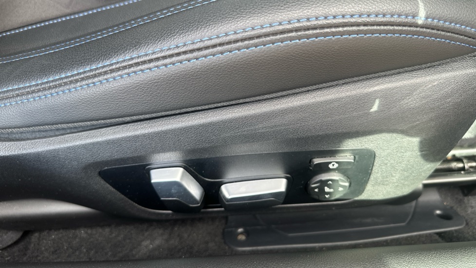 BMW 2 Series 220i M Sport 2dr Step Auto [Tech+ Pack] Petrol Coupe - Image 31