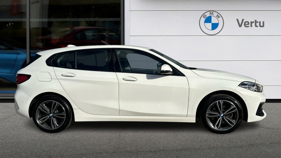 BMW 1 Series 118i [136] Sport 5dr Step Auto [Live Cockpit Pro] Petrol Hatchback - Image 3