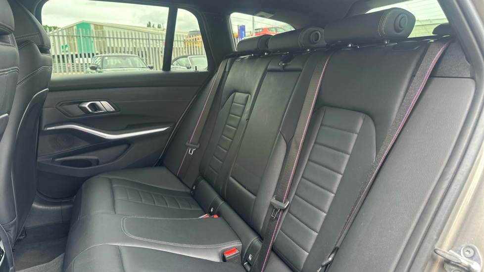 BMW 3 Series 320i M Sport Pro Edition 5dr Step Auto [Tech Pack] Petrol Estate - Image 12