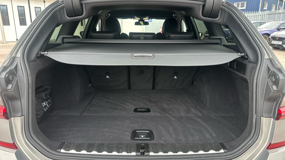 BMW 3 Series 320i M Sport Pro Edition 5dr Step Auto [Tech Pack] Petrol Estate - Image 13