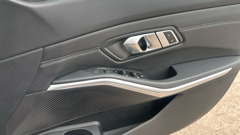 BMW 3 Series 320i M Sport Pro Edition 5dr Step Auto [Tech Pack] Petrol Estate - Image 20