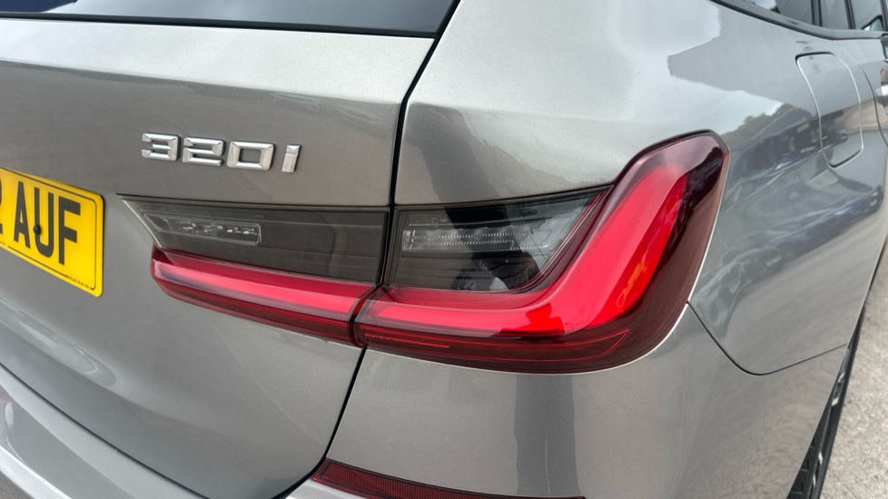 BMW 3 Series 320i M Sport Pro Edition 5dr Step Auto [Tech Pack] Petrol Estate - Image 22