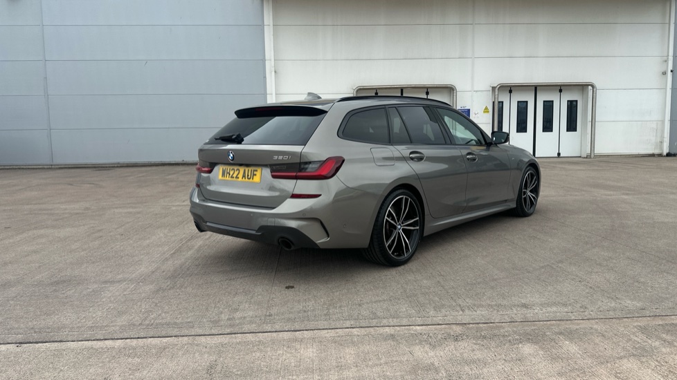 BMW 3 Series 320i M Sport Pro Edition 5dr Step Auto [Tech Pack] Petrol Estate - Image 25