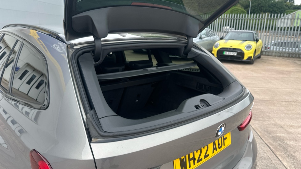 BMW 3 Series 320i M Sport Pro Edition 5dr Step Auto [Tech Pack] Petrol Estate - Image 28