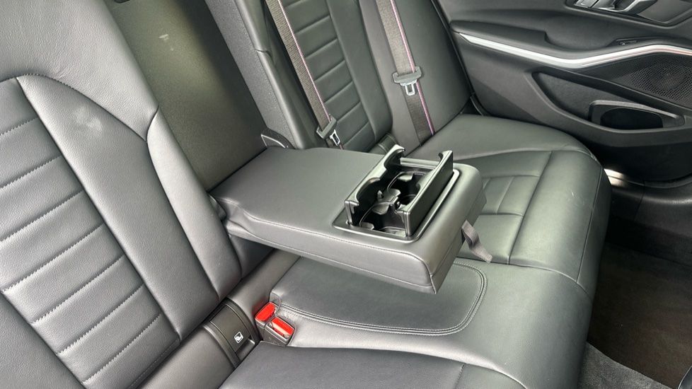 BMW 3 Series 320i M Sport Pro Edition 5dr Step Auto [Tech Pack] Petrol Estate - Image 30