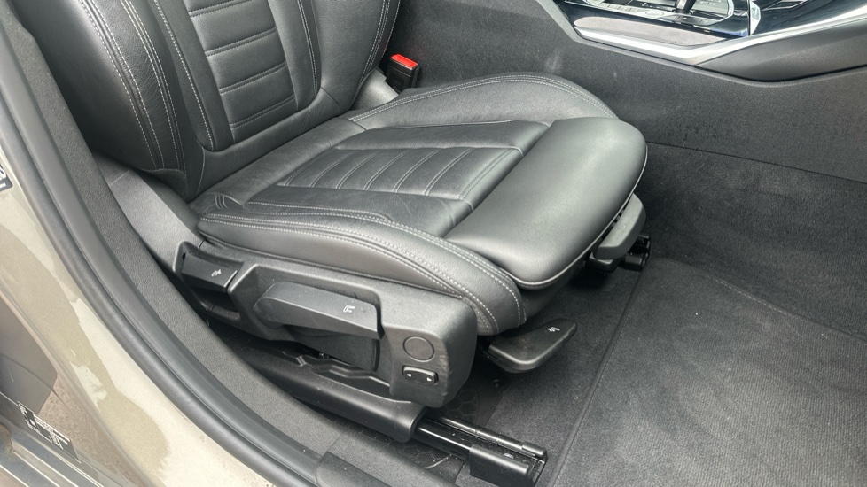 BMW 3 Series 320i M Sport Pro Edition 5dr Step Auto [Tech Pack] Petrol Estate - Image 34