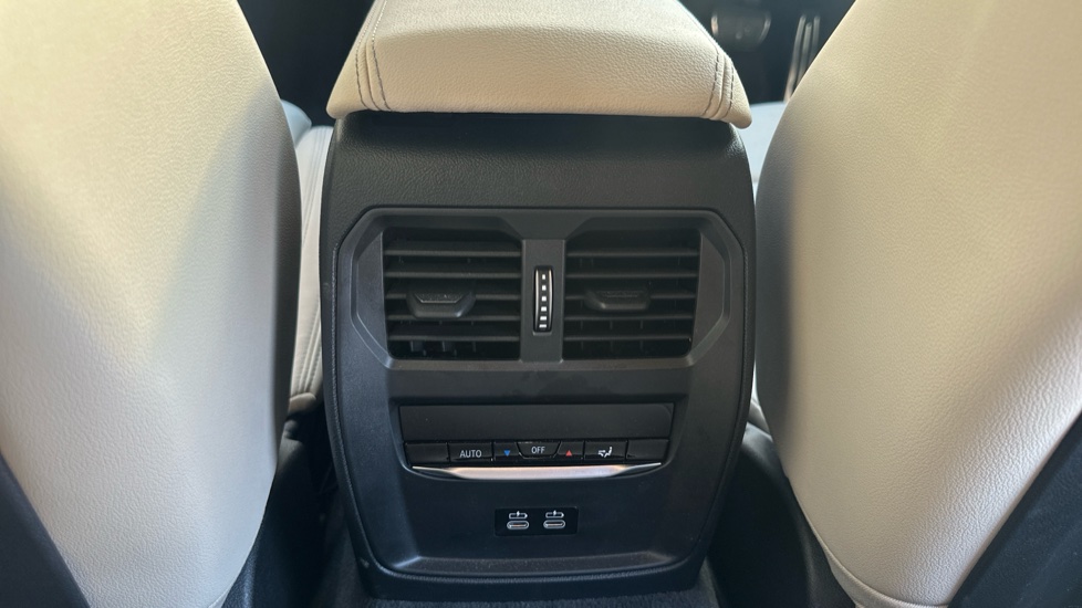 BMW i4 440kW M60 83.9kWh 5dr Auto Electric Hatchback - Image 28