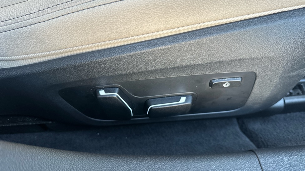 BMW i4 440kW M60 83.9kWh 5dr Auto Electric Hatchback - Image 32