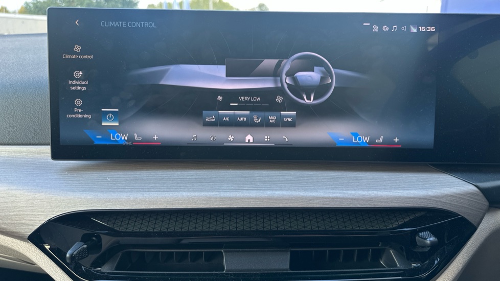 BMW i4 440kW M60 83.9kWh 5dr Auto Electric Hatchback - Image 37