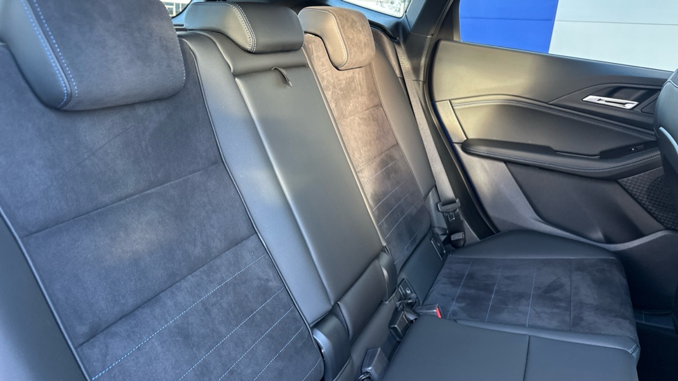 BMW 2 Series 220i MHT M Sport 5dr DCT Petrol Hatchback - Image 12