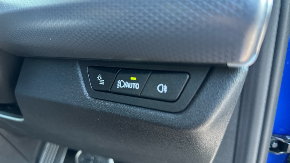 BMW 2 Series 220i MHT M Sport 5dr DCT Petrol Hatchback - Image 20