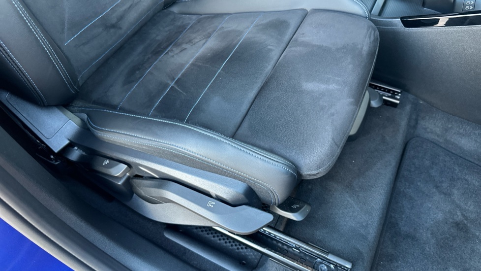 BMW 2 Series 220i MHT M Sport 5dr DCT Petrol Hatchback - Image 31