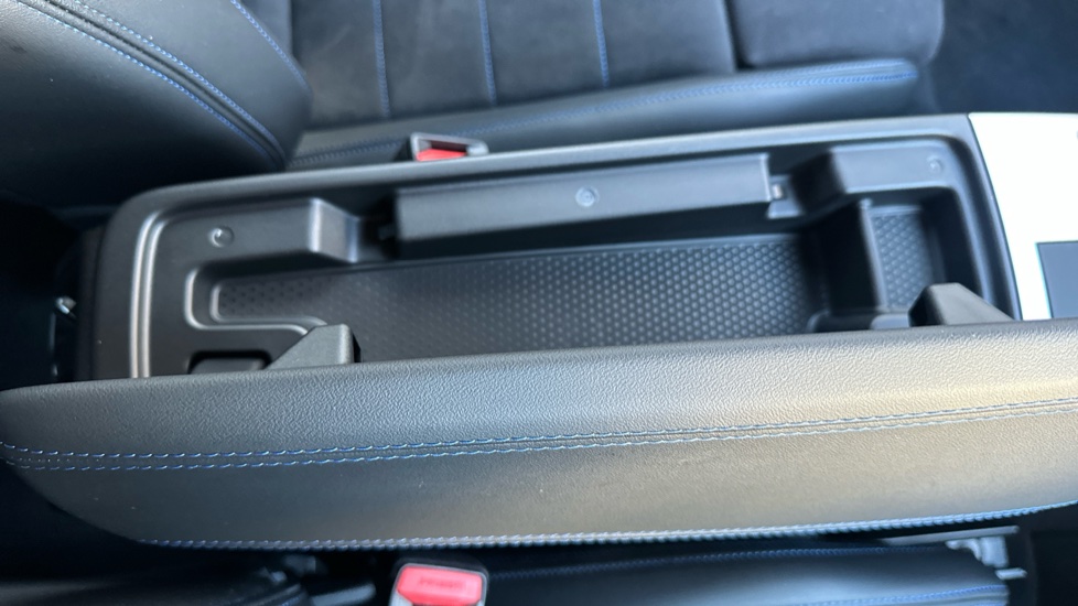 BMW 2 Series 220i MHT M Sport 5dr DCT Petrol Hatchback - Image 34