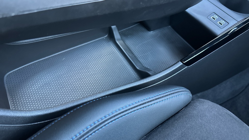 BMW 2 Series 220i MHT M Sport 5dr DCT Petrol Hatchback - Image 35