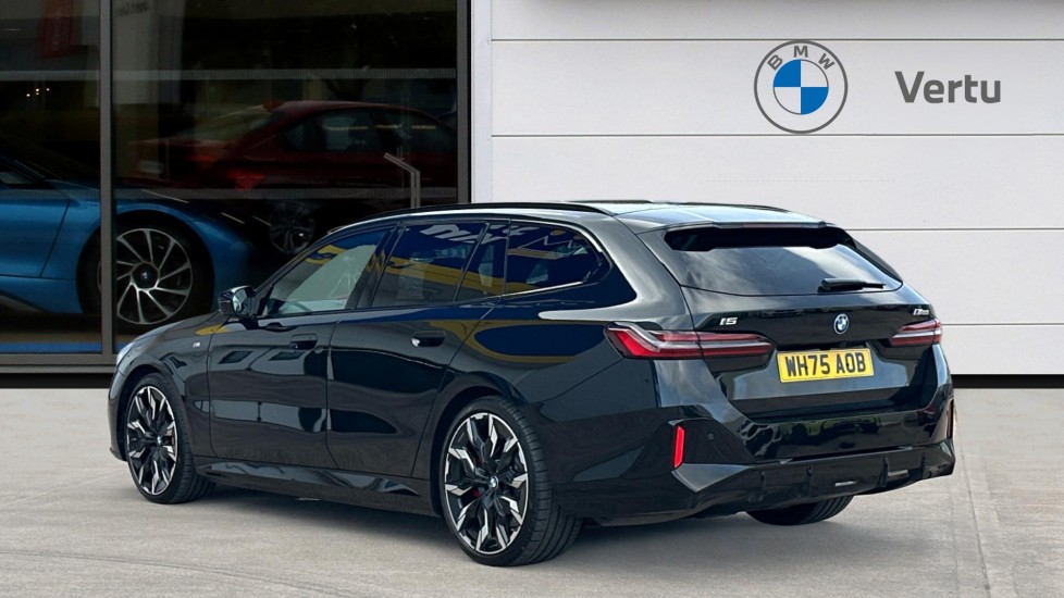 BMW i5 442kW M60 xDrive 84kWh 5dr Auto Electric Estate - Image 2