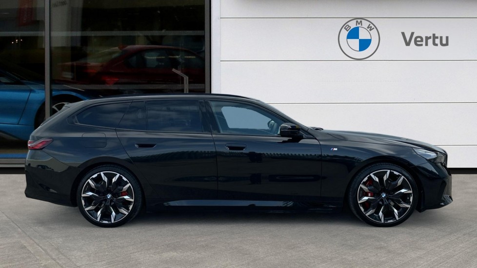 BMW i5 442kW M60 xDrive 84kWh 5dr Auto Electric Estate - Image 3
