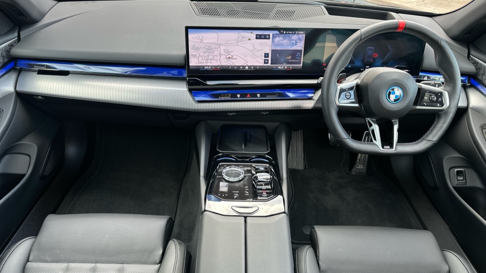 BMW i5 442kW M60 xDrive 84kWh 5dr Auto Electric Estate - Image 4