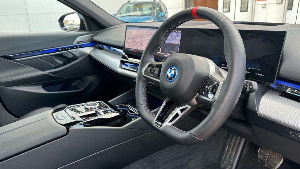 BMW i5 442kW M60 xDrive 84kWh 5dr Auto Electric Estate - Image 6
