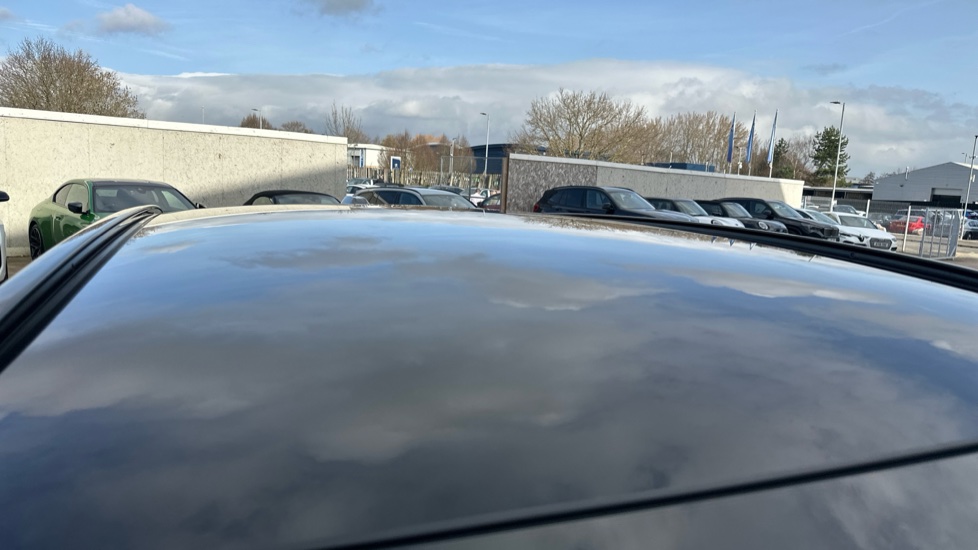 BMW i5 442kW M60 xDrive 84kWh 5dr Auto Electric Estate - Image 21