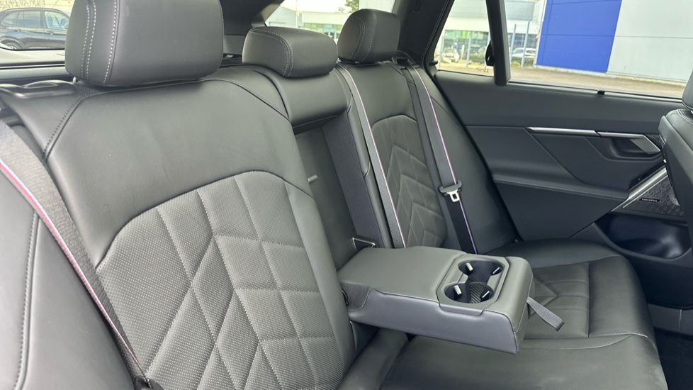 BMW i5 442kW M60 xDrive 84kWh 5dr Auto Electric Estate - Image 28
