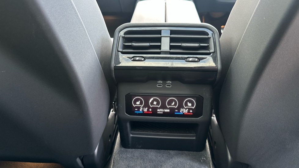 BMW i5 442kW M60 xDrive 84kWh 5dr Auto Electric Estate - Image 31