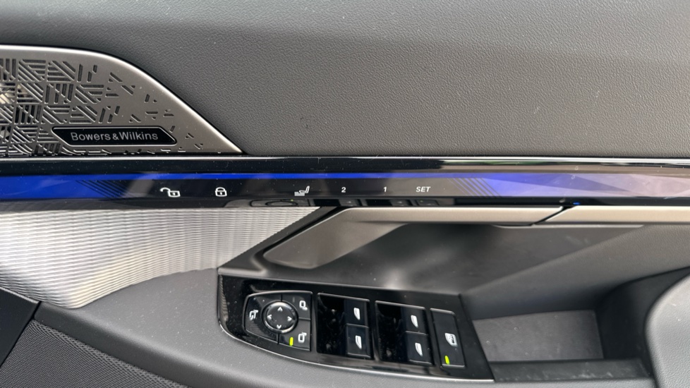 BMW i5 442kW M60 xDrive 84kWh 5dr Auto Electric Estate - Image 33