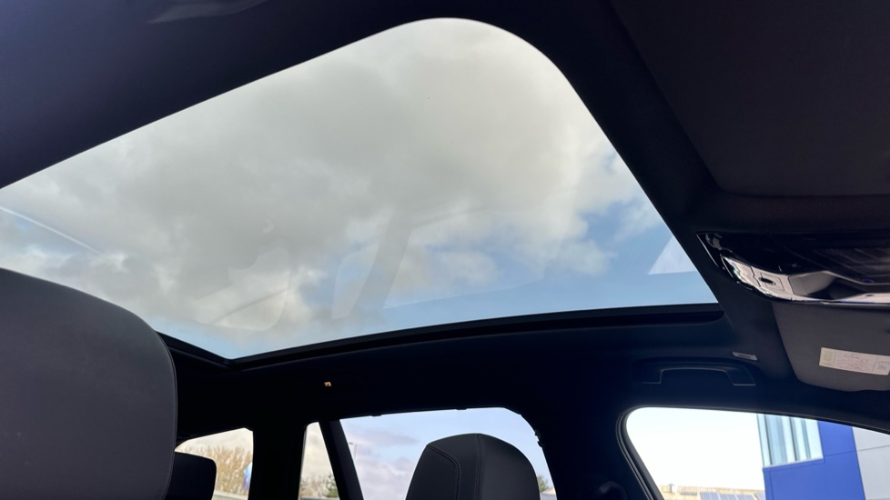 BMW i5 442kW M60 xDrive 84kWh 5dr Auto Electric Estate - Image 35