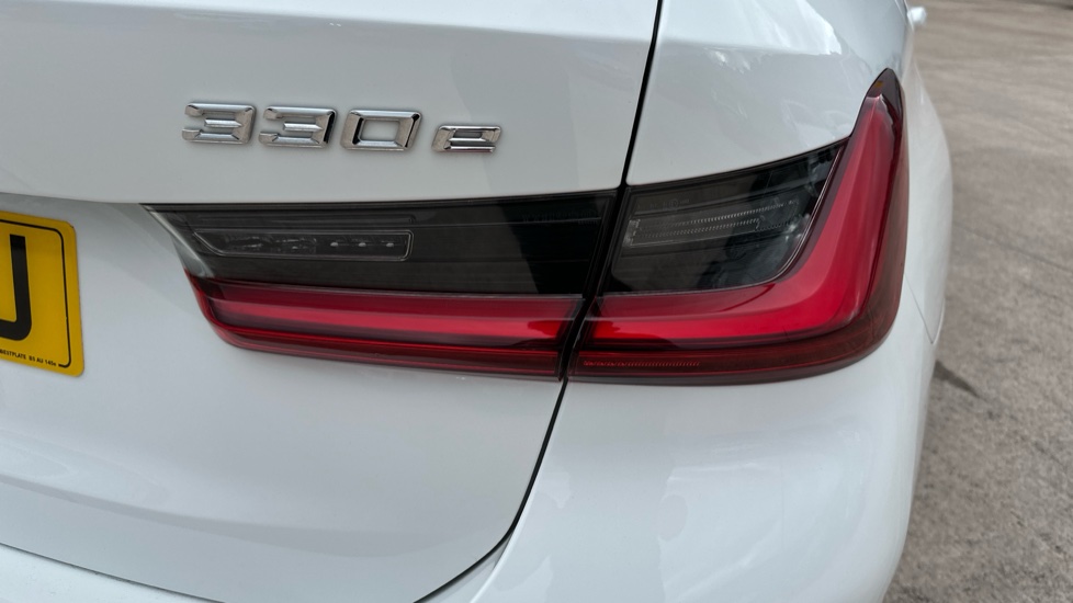 BMW 3 Series 330e xDrive M Sport 5dr Step Auto Estate - Image 22