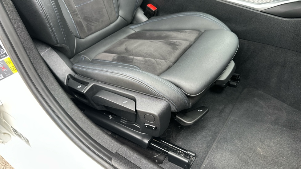 BMW 3 Series 330e xDrive M Sport 5dr Step Auto Estate - Image 34
